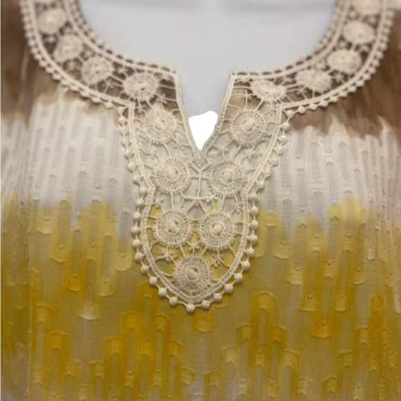 Alfred Dunner Flowy keyhole V-Neck, Ombre 3/4 sleeve Top. Size 16 - Picture 4 of 7